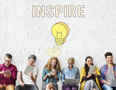 Dijital aygıtlar kullanan insanlar