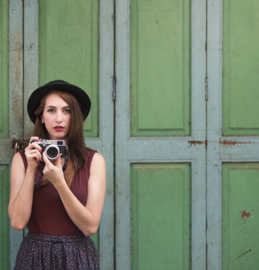 kadın holding kamera