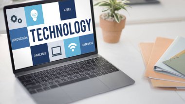 ekranda metin olan dizüstü bilgisayar