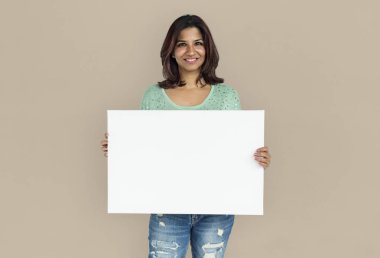 kadın stüdyoda poz