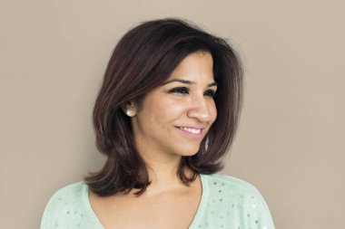 kadın stüdyoda poz