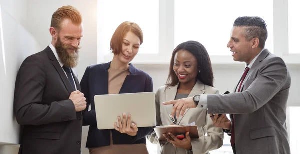 Equipo empresarial trabajando juntos —  Fotos de Stock