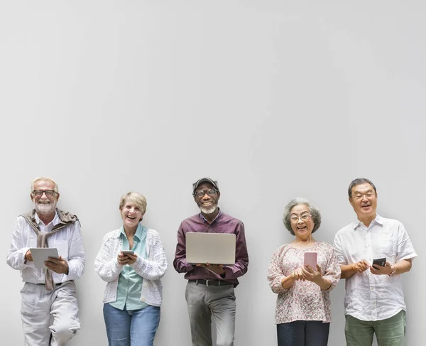 Pensionamento Anziani e tecnologia Concetto — Foto Stock