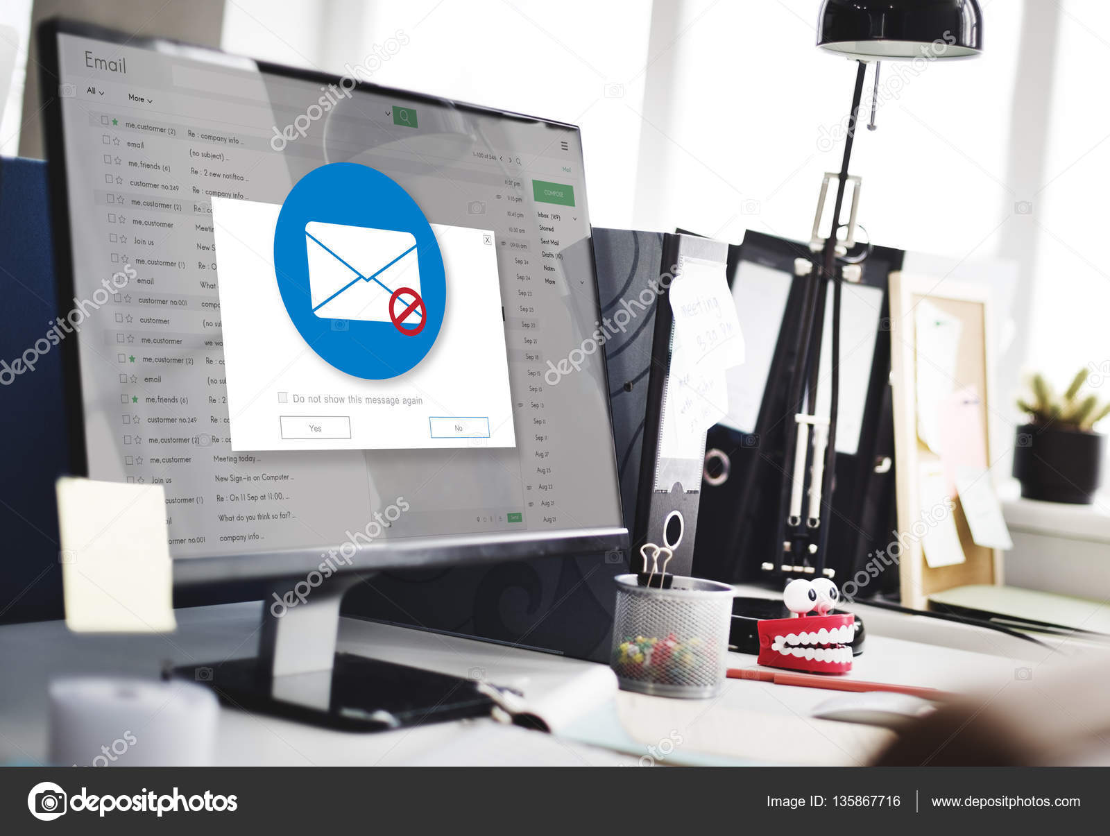 Monitor Komputer Di Atas Meja Stok Foto C Rawpixel 135867716
