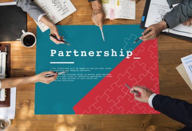 insanlar toplantı odasında çalışma