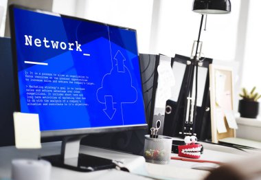 bilgisayar monitöründe tablo