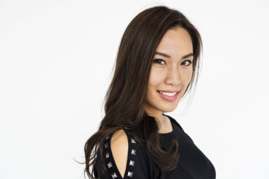 kadın stüdyoda poz 