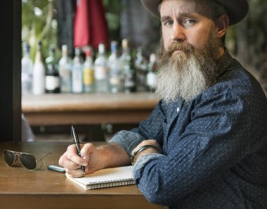 Masada çalışan yazar