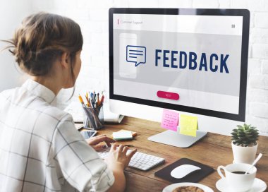 Bilgisayarda Çalışan Kadın 