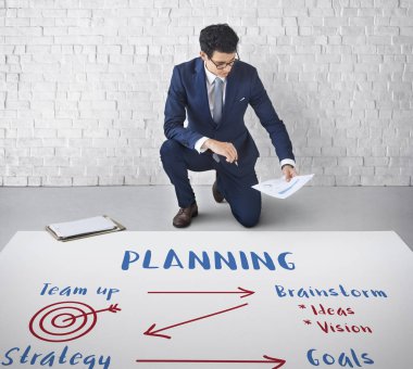 İşadamı çalışma belge kağıtları