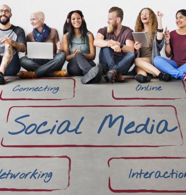 Dijital aygıtlar kullanan insanlar 