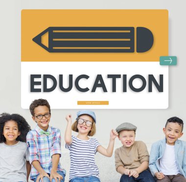 Neşeli çocuk sahibi eğlenceli