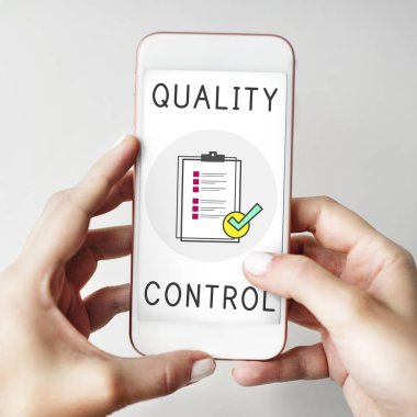 Akıllı telefon kullanan adam 