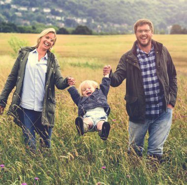 Aile birlikte vakit geçiriyor.