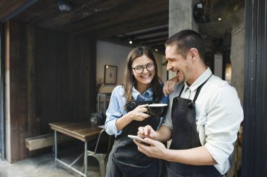 Kahve dükkan yakın dinlenme Çift