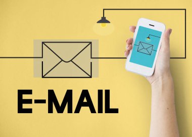 akıllı telefon elinde 