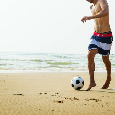 futbol oynayan adam 
