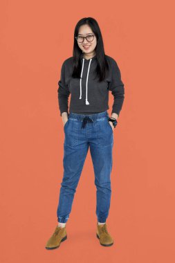 kadın stüdyoda poz