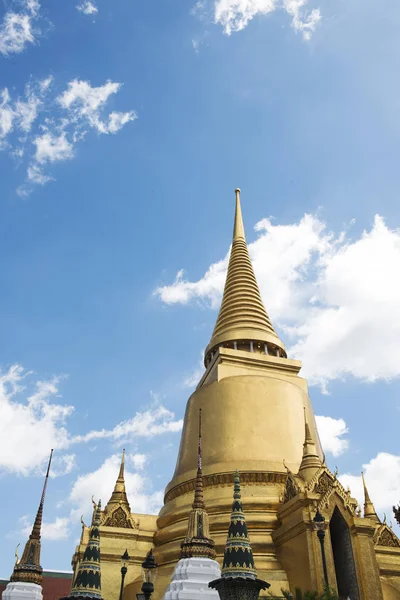 Thailändsk stil buddhistiska tempel — Stockfoto