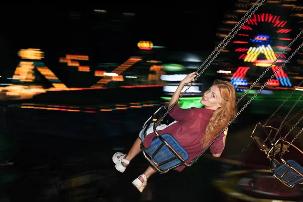 Woman on merry go round carousel — Stock Photo, Image