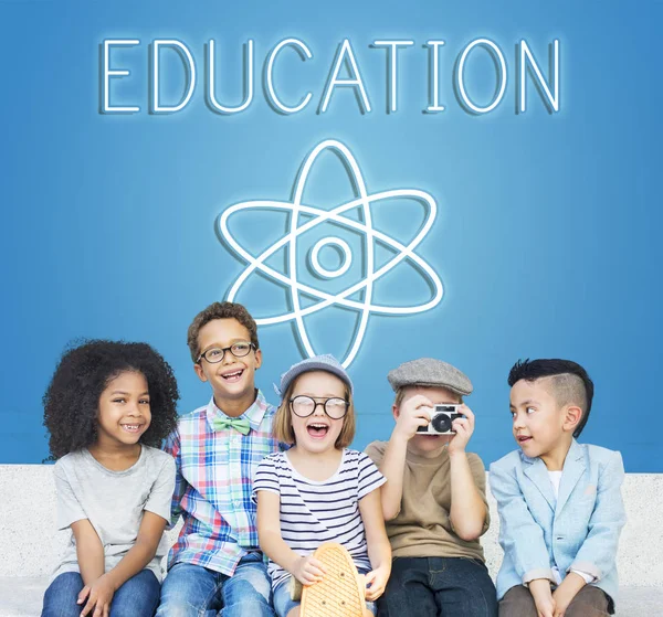 Neşeli çocuk sahibi eğlenceli