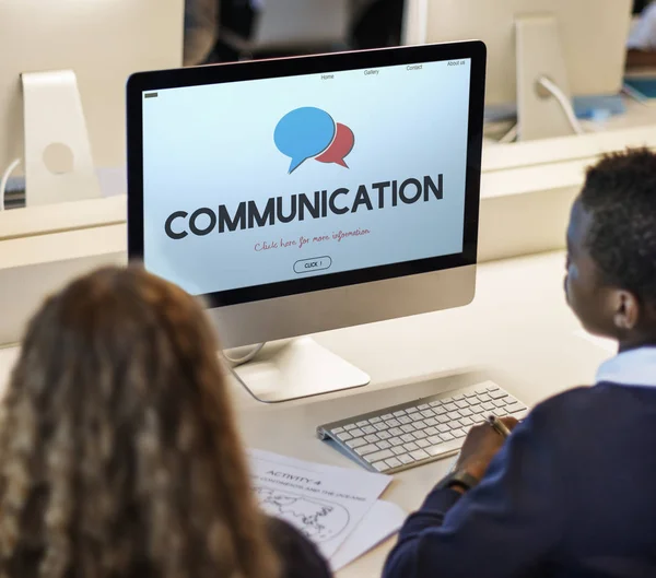 sınıf öğrencilerin bilgisayar kullanarak