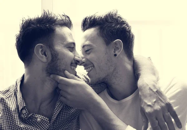 Szczęśliwa para gejów razem — Zdjęcie stockowe