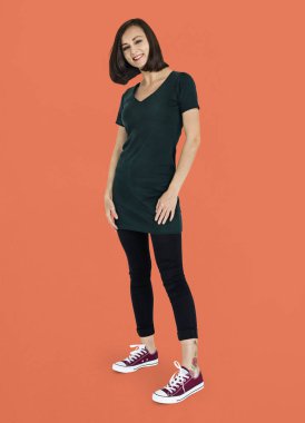 genç kadın stüdyoda poz