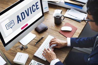 bilgisayarla çalışma iş adamı