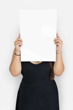 kadın stüdyoda poz