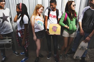 Çeşitli gençler iyi eğlenceler