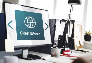 bilgisayar monitöründe tablo