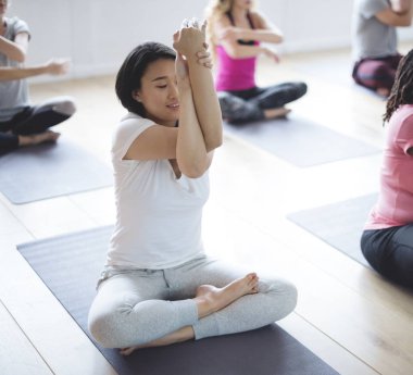 Joga yapan insanlar