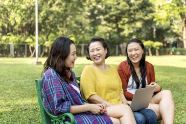 Asya ailenin bir arada