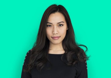 kadın stüdyoda poz 