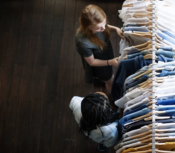 Vrouwen in Fashion Store — Stockfoto