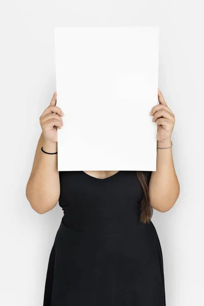 Mujer posando en estudio — Foto de Stock