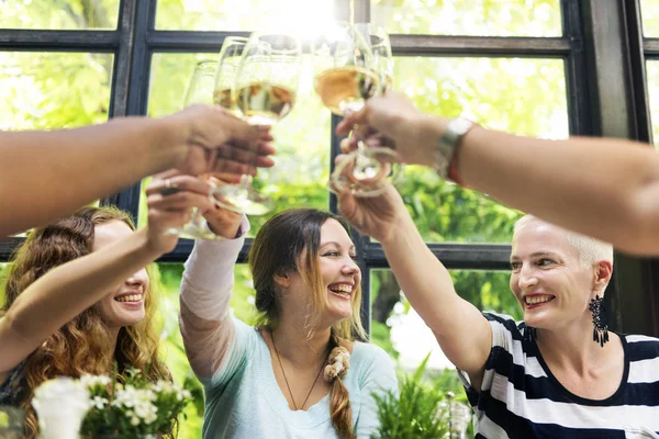 Mujeres cenando —  Fotos de Stock