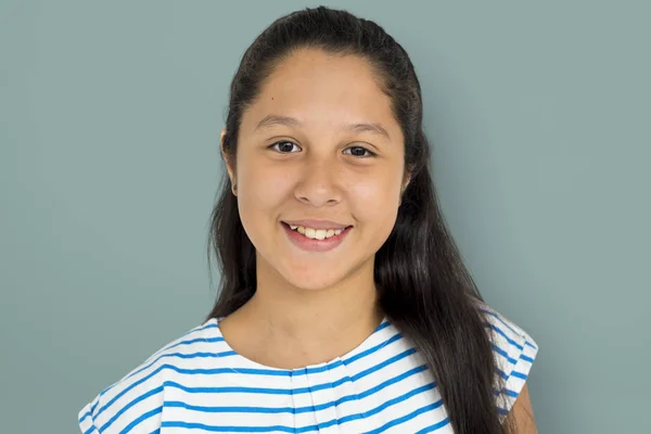 Sorrindo menina asiática no estúdio th — Fotografia de Stock