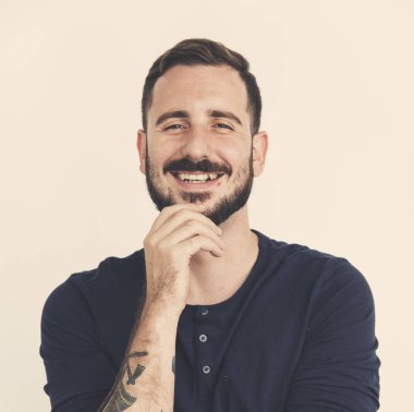 yakışıklı gülen adam 