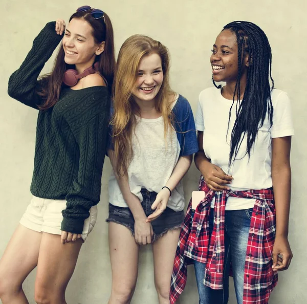 Tre amici adolescenti — Foto Stock