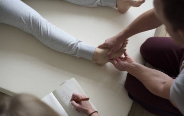 İnsanlar masaj yapmak eğitim