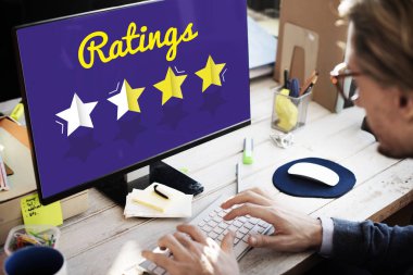 bilgisayarla çalışma iş adamı