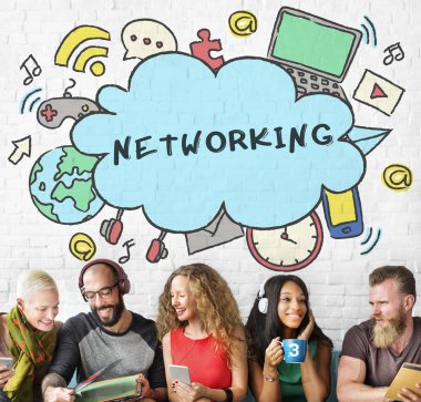 Dijital aygıtlar kullanan insanlar 