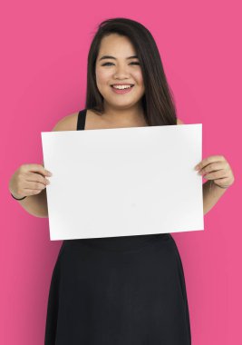 kadın stüdyoda poz