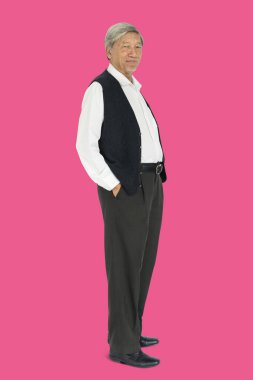 Senior studio poz adam