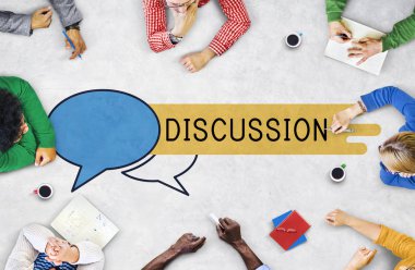 Toplantıda iş adamları tartışıyor 