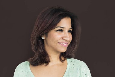 kadın stüdyoda poz