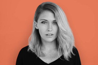 Genç sarışın Bayan Studio