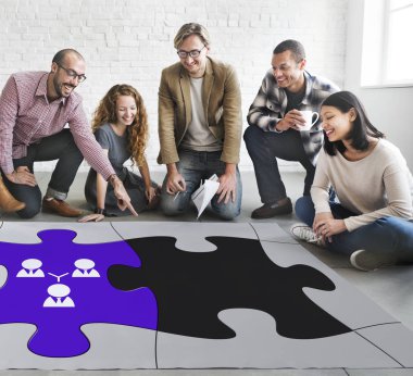 tasarımcılar poster ile çalışma 